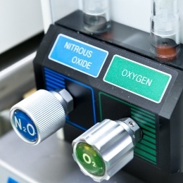 Buttons for nitrous oxide and oxygen on nitrous oxide machine