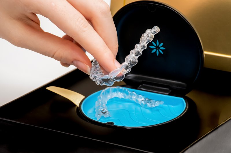 An Invisalign set